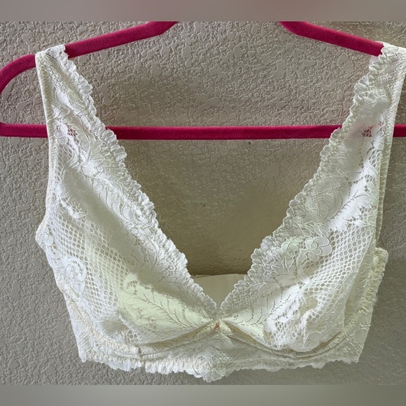 Le Mystere Buttercream White Lace Allure Convertible Plunge Bra 32DD - Picture 2 of 12